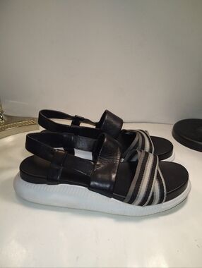 Cole Haan 2.Zerogrand Slingback Sandals Women's sz 11B.